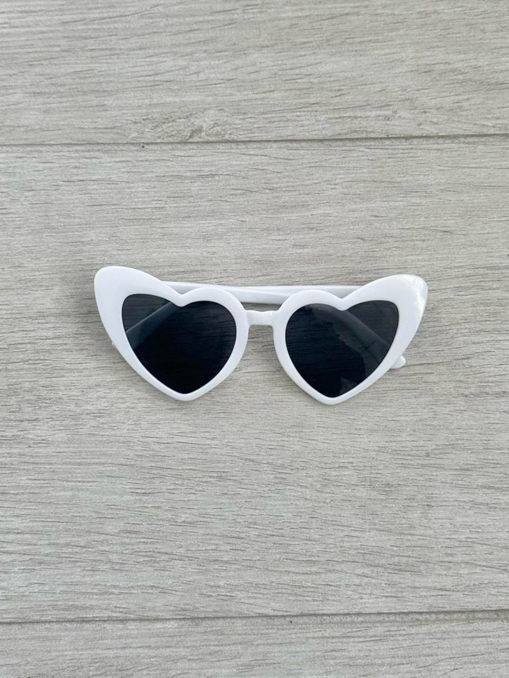 White heart-shapped sun glasses